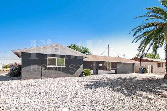 Building Photo - 2434 E Karen Dr