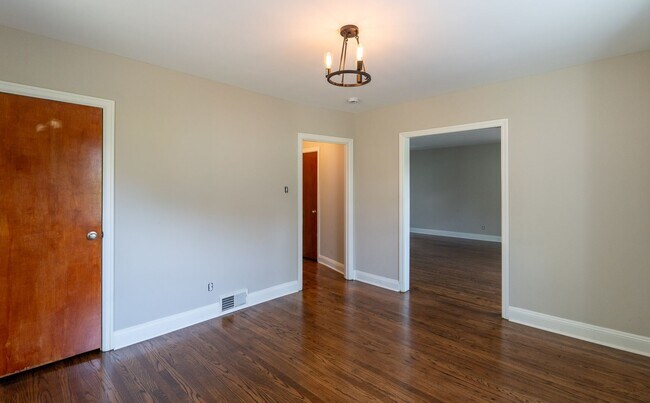 Building Photo - Rare 4 bed Gem in Marple Newtown