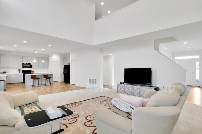 Building Photo - 204 Station Terrace W