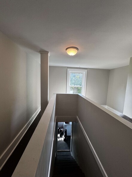 Building Photo - 836 Richardson st