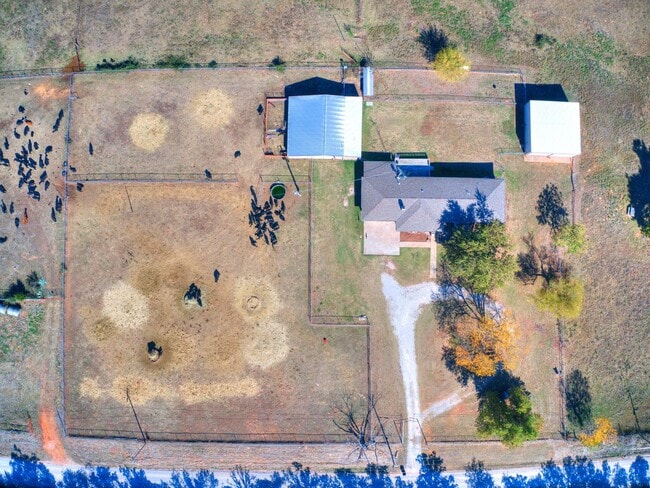 Building Photo - Beautiful 3 bed 2.5 bath home in the Country