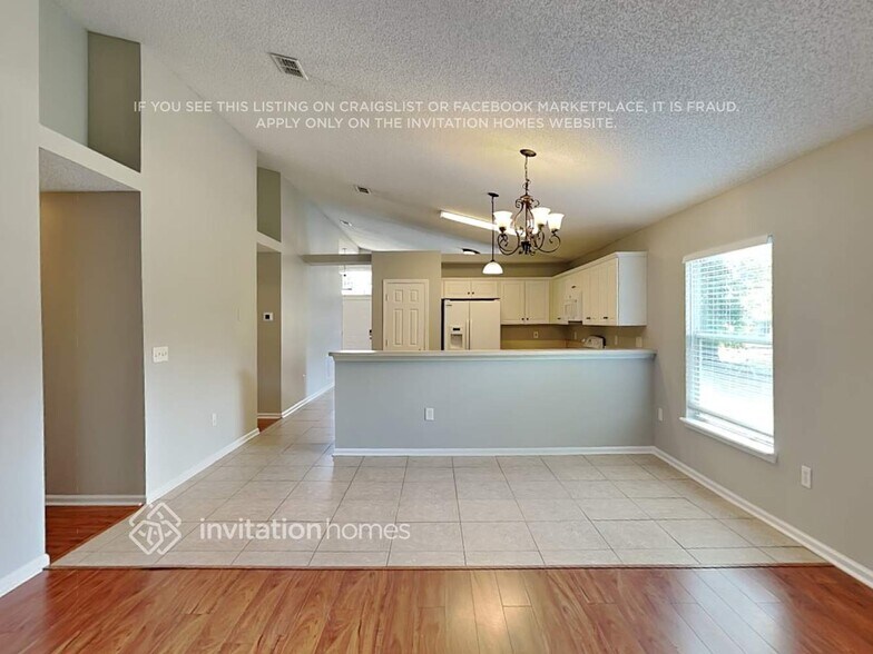 Building Photo - 909 N Lilac Loop