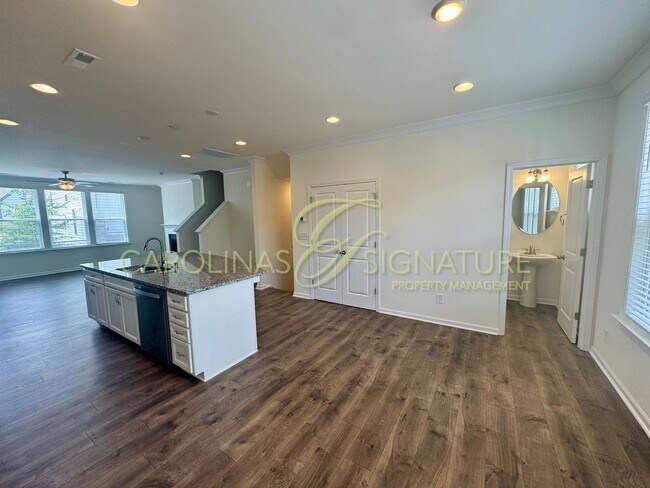 Building Photo - Fantastic 3BR/2.5BA Townhome located in The Elm at Stonecrest