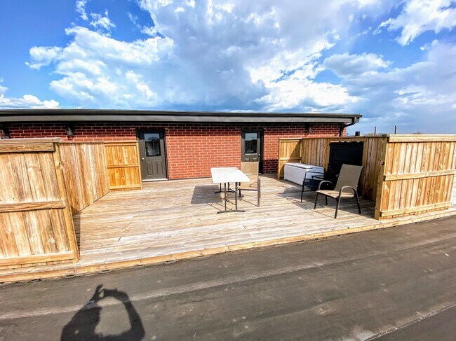 Building Photo - 3203 N Ridgeway Ave