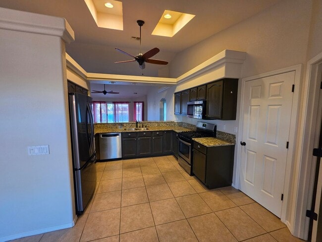 Building Photo - 2021 Lago Grande Cir
