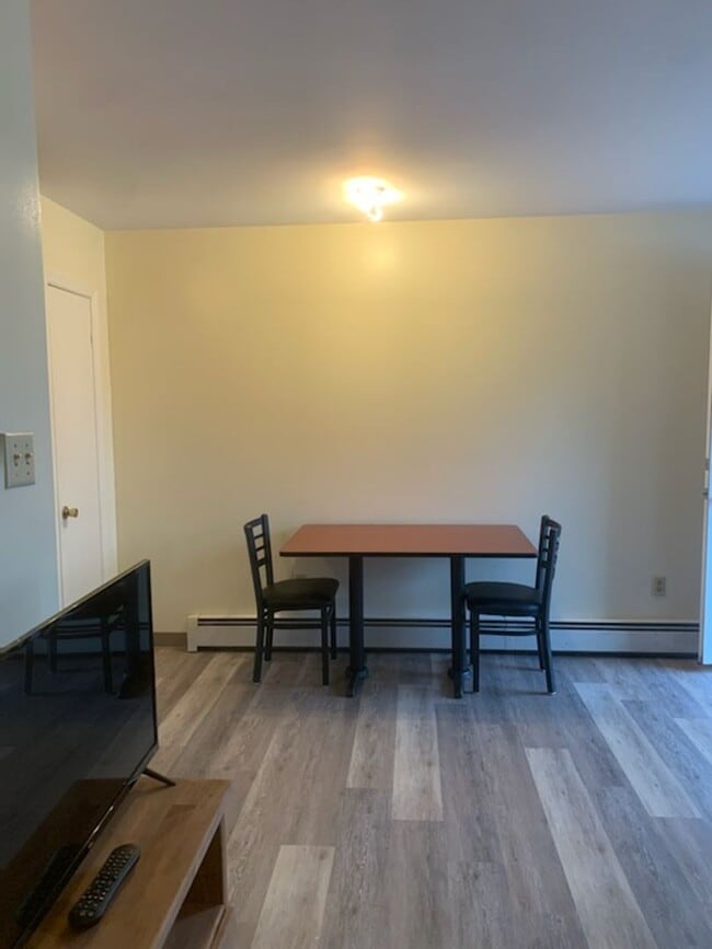 Building Photo - Studio Apartment- W. Cherry Lane
