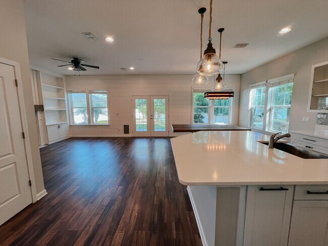 Building Photo - Updated Eagle Harbor Home with Preserve Views
