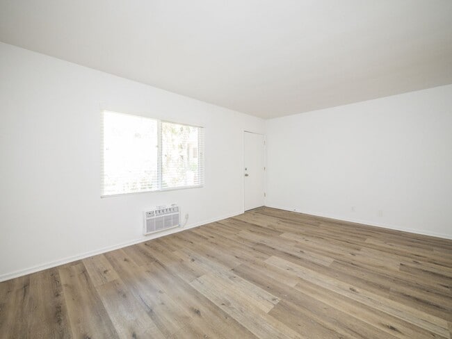 Interior Photo - 334 S. Hobart Blvd