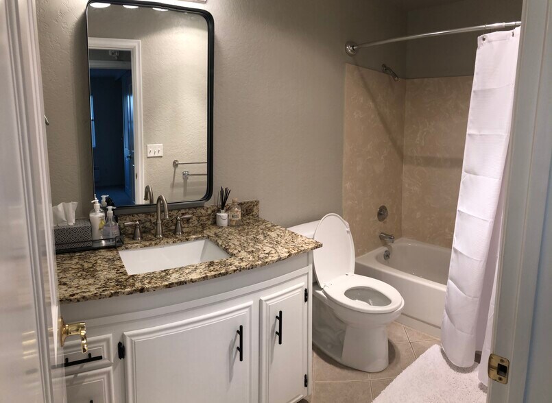 Interior Photo - 2625 13th Ave W