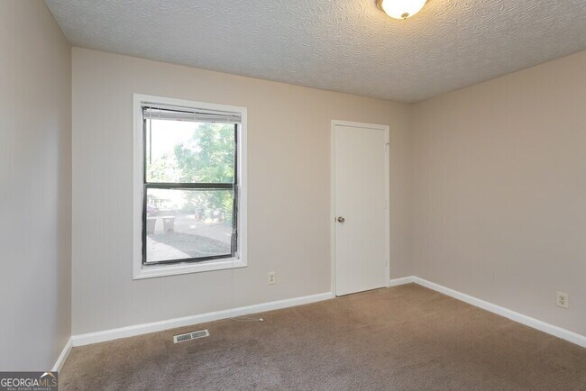 Building Photo - 5710 Deerfield Pl