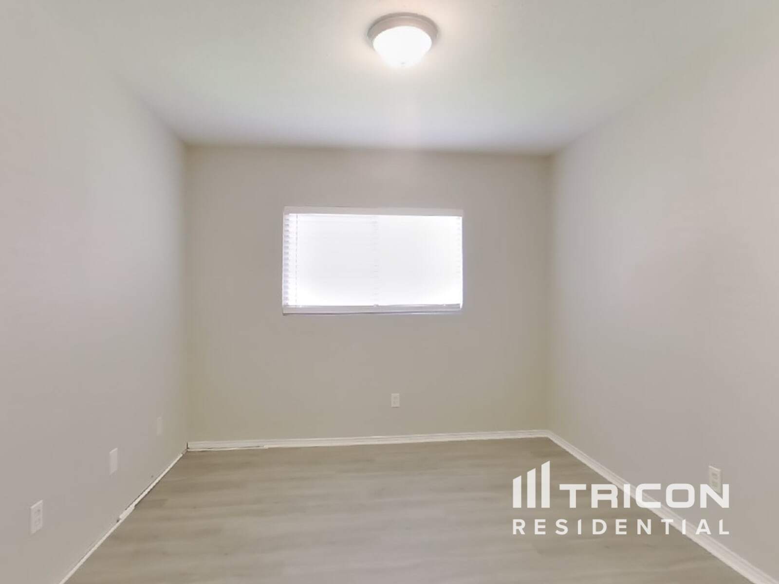 Building Photo - 353 Willow View