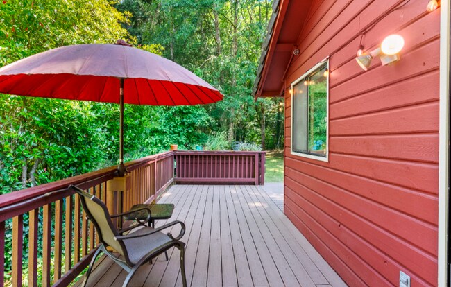 Building Photo - Tracyton Stunner! Available Now! 1/3 Acre FULLY Fenced.