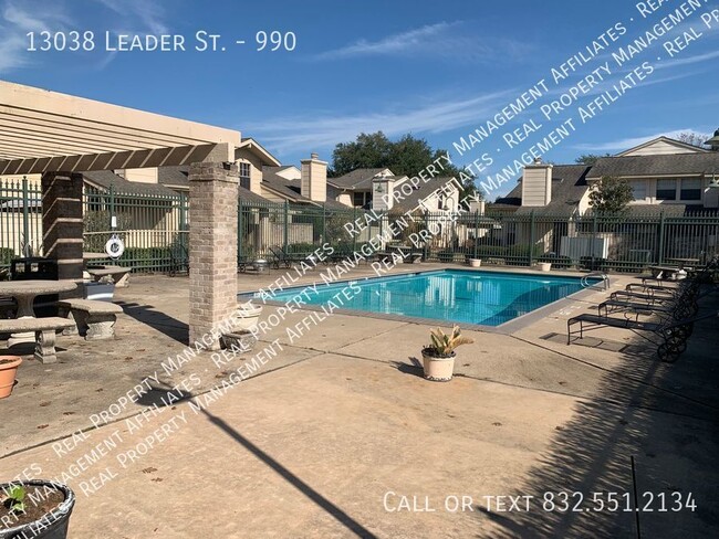 Building Photo - Great Condo in Gated Community