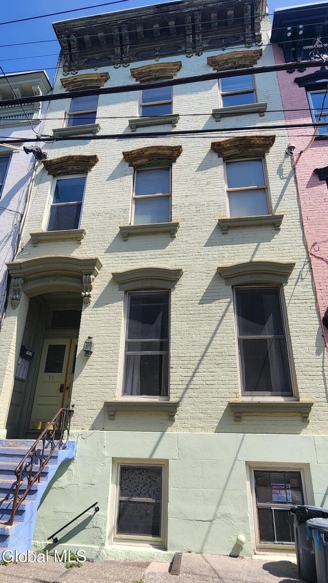 Building Photo - 11 Elm St
