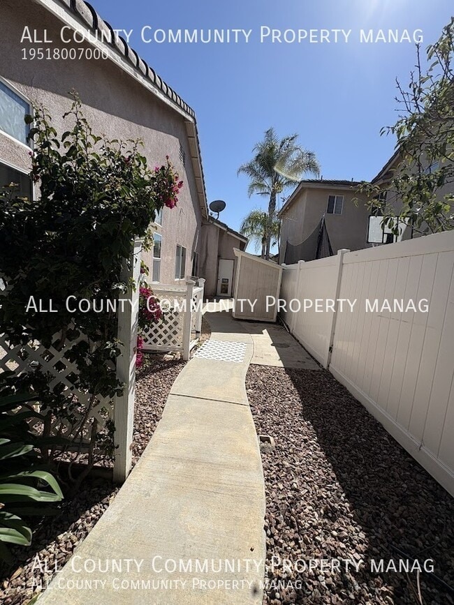 Building Photo - 39862 De Vendome Ct