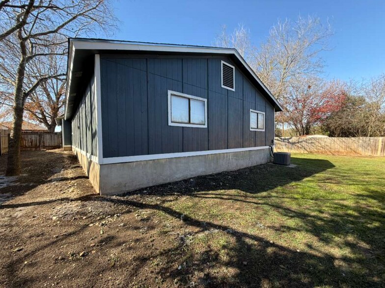 Building Photo - 4455 Sherwood Way