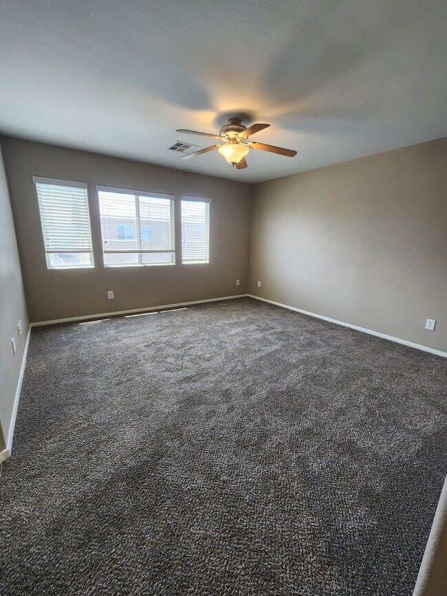 Building Photo - A Beautiful 3 Bedroom 2 story home in SW. ...