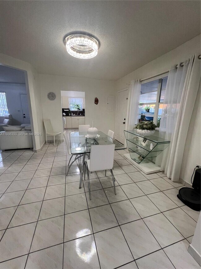 Building Photo - 1351 SW 70th Ave