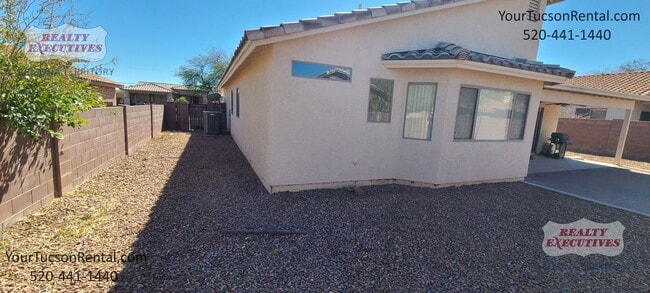 Building Photo - Starr Pass Shadows 4 bedrooms and 2 bathrooms