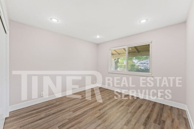 Building Photo - 6612 Modesto Dr