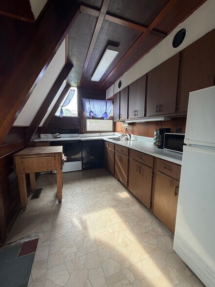 Building Photo - 558 E County Rd 1350 N