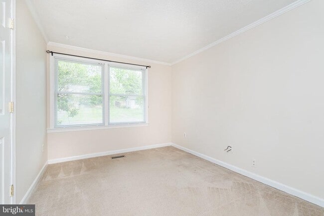 Building Photo - 60 Killdeer Ave
