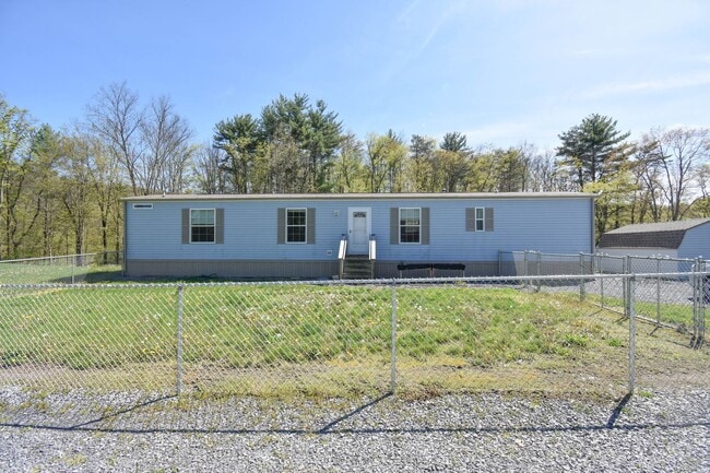 Building Photo - Two Bedroom Updated Mobile Home with Fenced Yard!