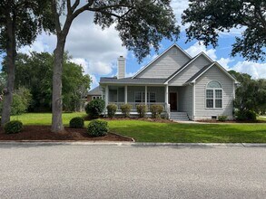 Building Photo - 3 Bedroom 2 bath in The Cape- Community Pool.