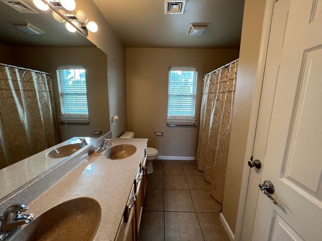 Building Photo - Available NOW 3BR HOME in Whitehall, PA!