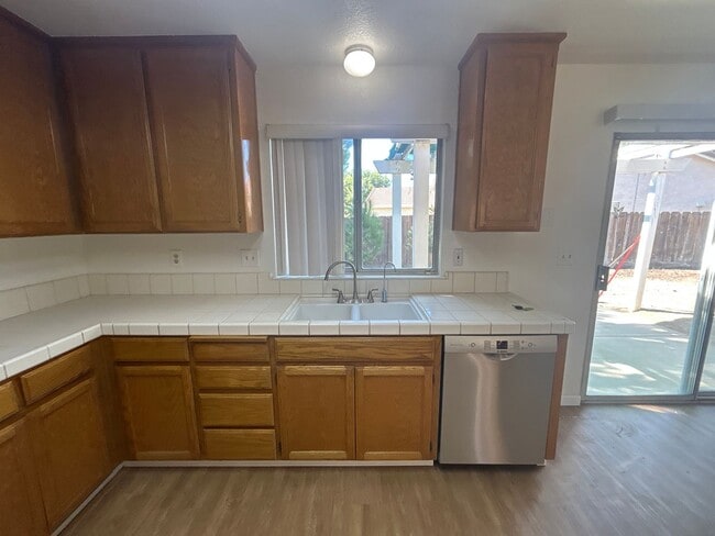 Building Photo - 1589 Joett Dr