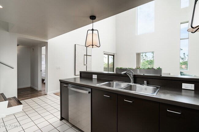 Building Photo - 1111 W University Dr