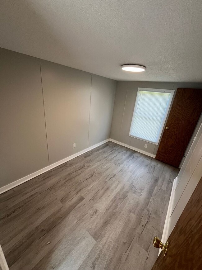 Building Photo - 3 Bed/2 Bath Mobile Home