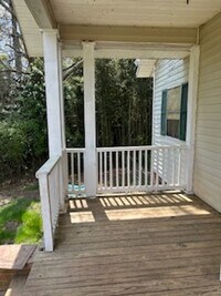 Building Photo - 68 Maple St