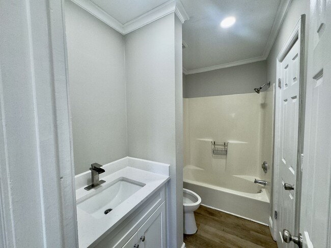 Building Photo - ! Beautiful 2BA/1.5BR Townhome in Gulf Highlands!