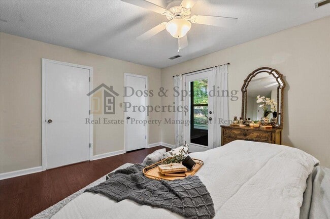 Building Photo - 1480 Spring Hill Cir