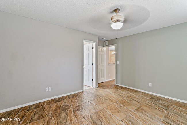 Building Photo - 14336 Desert Sage Dr