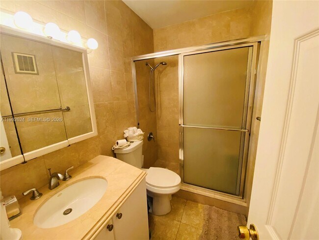 Building Photo - 1560 NE 127th St