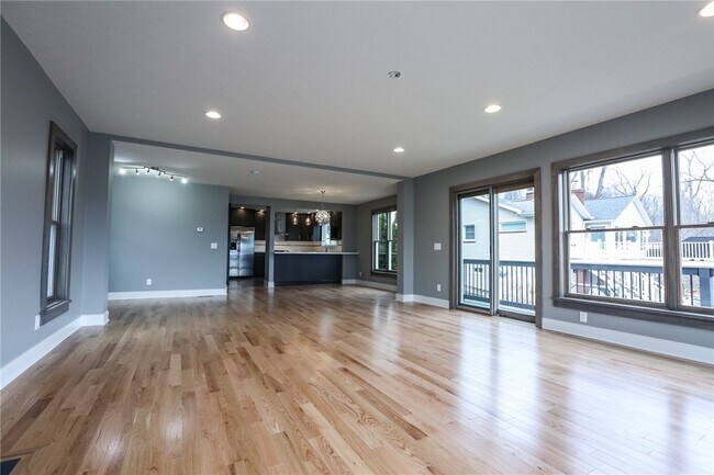 Building Photo - 1370 Bay Shore Blvd