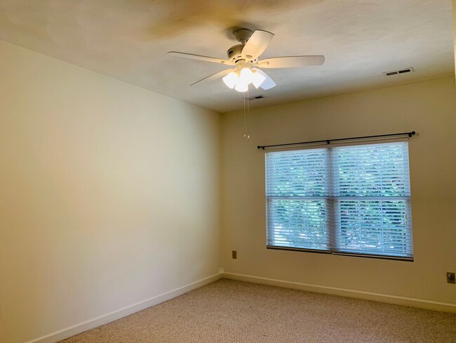 Building Photo - 145 Slate Creek Dr NW