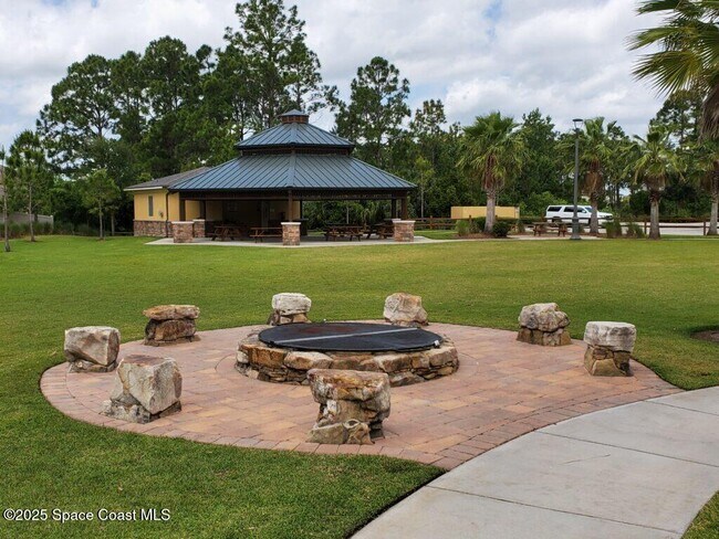 Building Photo - 4499 Alligator Flag Cir