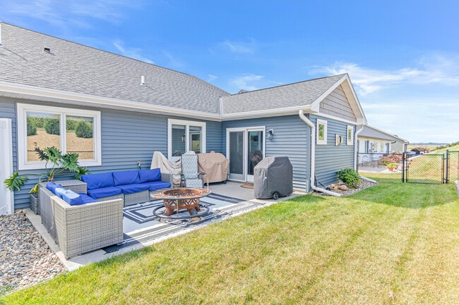Building Photo - 898 Brentwood Cir