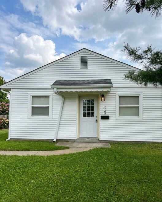 Building Photo - 2243-2245 Admiral Dr