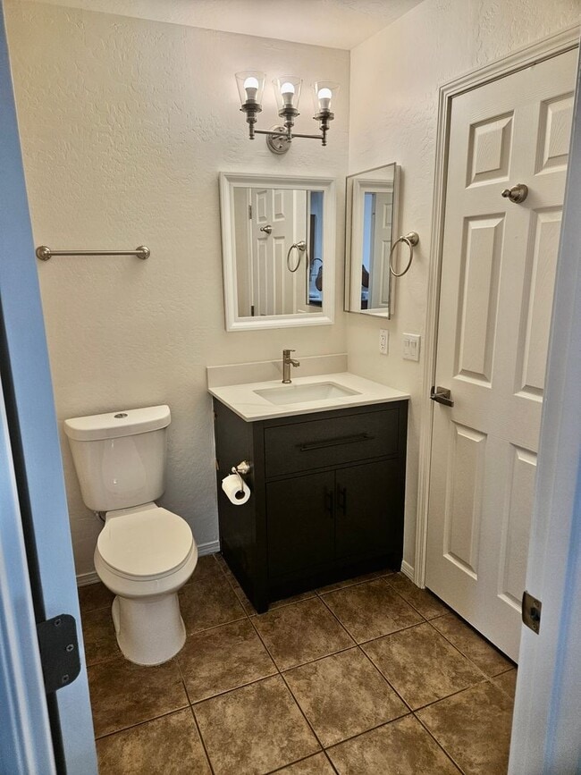 Building Photo - Beautiful remodeled 2 bed 2 bath home in P...