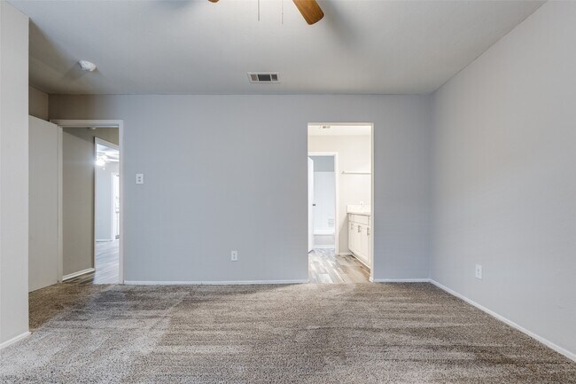 Building Photo - 9707 Richmond Ave.