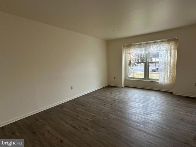 Building Photo - 25 Green Meadow Ct