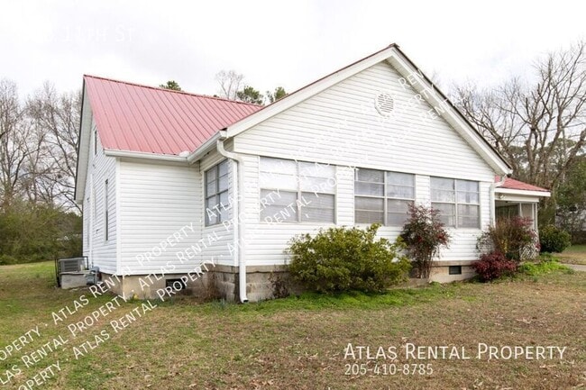 Building Photo - 748 11th St
