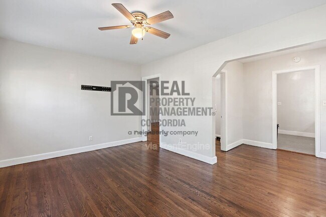 Building Photo - 2009 Oakwood Ave