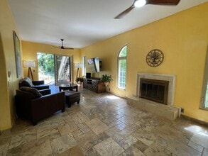 Building Photo - Spacious 4-Bedroom Retreat in Haiku with S...