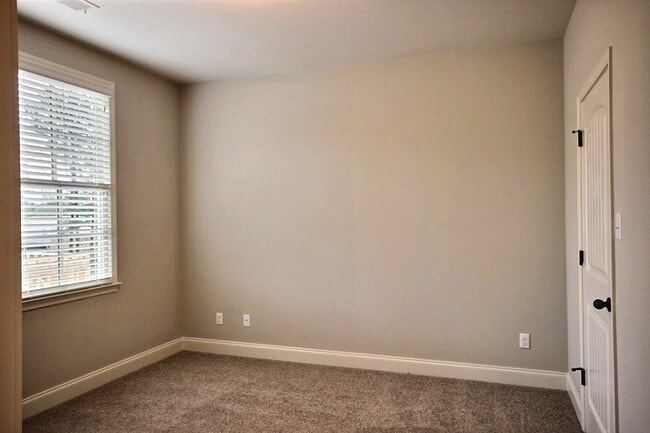 Building Photo - 214 E South St