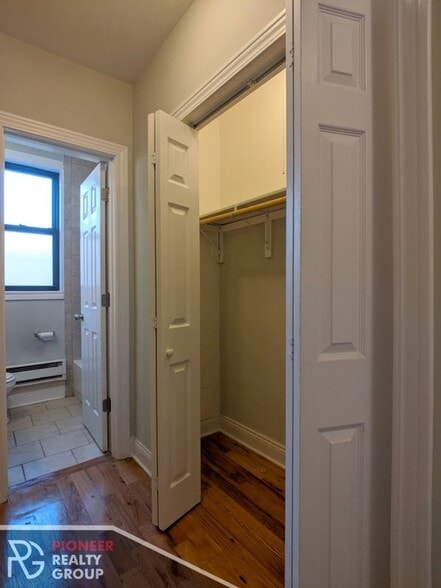 Building Photo - 818 W Diversey Pkwy